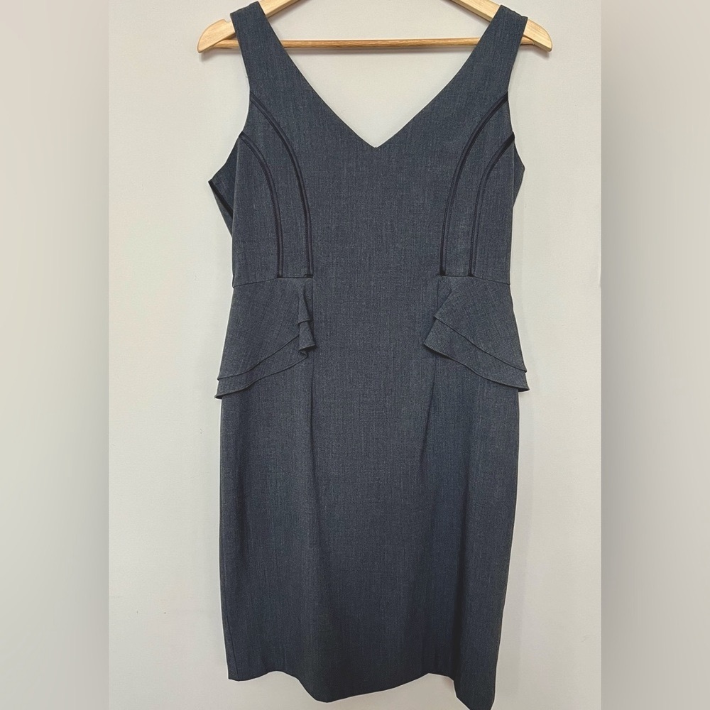 New York and Company NY&C Sleeveless V-neck Grey Lined Back Zipper Dress Size 6